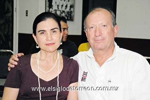 05092010 Cecilia Ramírez y Francisco Carrillo.  EL SIGLO DE TORREÓN / CRISTINA CARRILLO