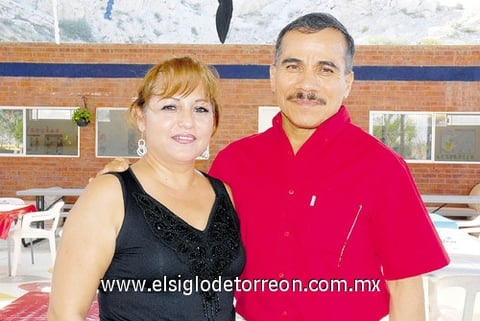 05092010 María del Carmen Armendáriz y Luis Enrique Valdez.