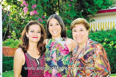 05092010 Ana Cecilia Rendón Sánchez el día de su despedida organizada por el grupo de amigas de los viernes.