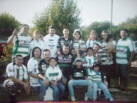 Familia Corpus Velazquez Santistas de corazón desde Fresno California. Fotografía enviada por padrino Corpus.