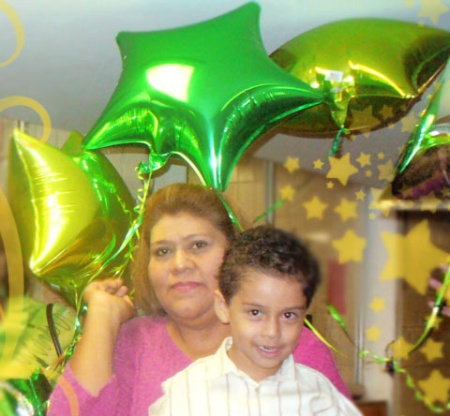 Lulu Trejo y Cesár André Trejo festejando su 4to cumpleaños el 11 ago  de 2010. Fotografía enviada por Lourdes Trejo López.