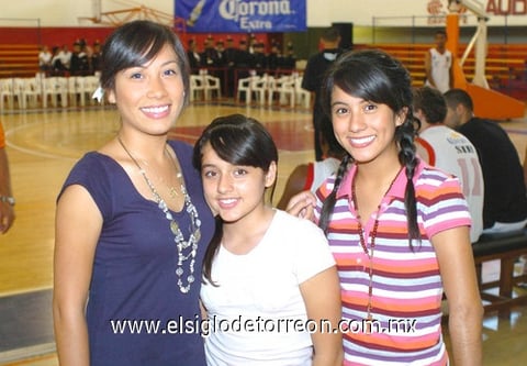 07092010 Mónica Alonzo, Karen Alonzo y Marcela Ramírez.