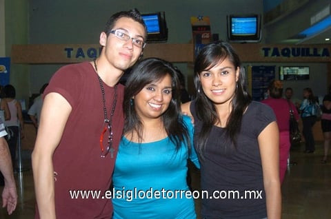 08092010 Alonso, Dulce y Lizeth.