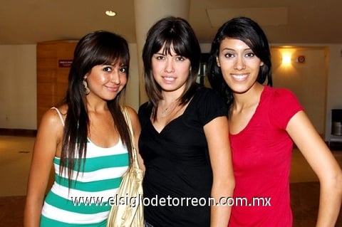 09092010 Elizabeth Acosta, Priscila Rodríguez y Mony Ramírez.