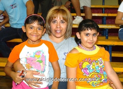 09092010 Gabriela Padilla Soto, María Gabriela Soto Mendoza y Alejandra Padilla Soto.