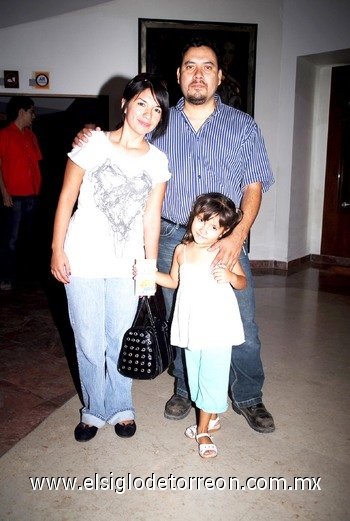09092010 Ana Camila Castillo, Jenny Reza y Miguel Castillo.