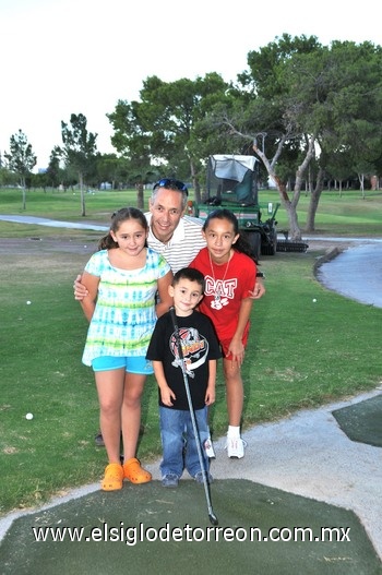 09092010 Luisa, Paulina, Javier y Javier Jr.