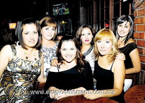 12092010 Maribel Olivares fue festejada con una agradable reunión de cumpleaños en donde estuvieron presentes sus amigas Cristy Gallegos, Lorena de Ávila, Maru Esparza, Mayra Sánchez y Mayra Rivera.