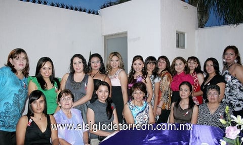 11092010 Jazmín en su despedida de soltera que le organizó su mamá Sra. Coco Tijerina.