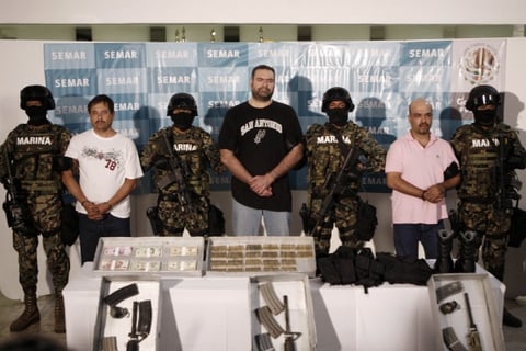 Junto al narcotraficante fueron presentados junto con 2 complices.