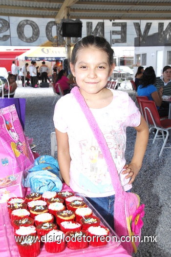 14092010 Rocío Berumen Rodríguez fue festejada al cumplir ocho años de edad con divertida piñata.
