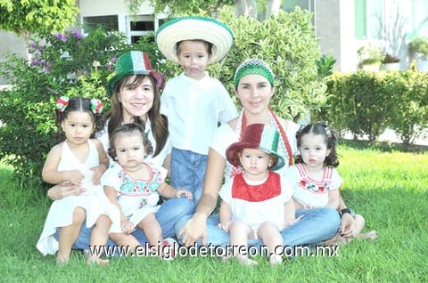 15092010 Isabella, Paulina, José Miguel, Bárbara y Natalia, acompañados de sus guías Ángeles y Melina.