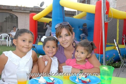 15092010 Disfrutan. Cristy, Fer, Naty y Reny Urbina.