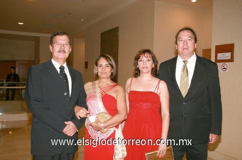 17092010 Invitados. Arnoldo García, Rosario de García, Cristina de Perches y Moisés Perches.