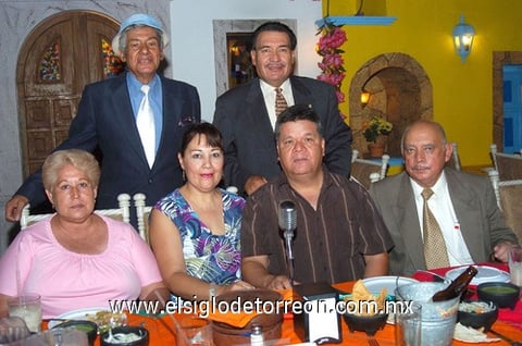 17092010 Alfredo Jaime 'Rascacielos', Lic. Antonio Lozoya Pérez, Lupita Escobedo Zamarripa, Lucy Ramírez 'La Comadre', Paco Hernández y Alejandrino Rodríguez Rivas, en la comida anual de locutores.