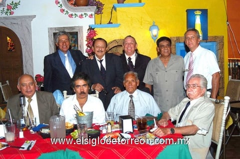 17092010 Alfredo Jaime Miranda, Jesús Rentería Reyes, Dr. Héctor R. Valenzuela, Ramón Morales Calderón, Manlio Fabio Godoy, Quirino Rodríguez Rivas, Gabriel Rojas Molina, Blas de Luna y Sornia y Roberto Villarreal Becerra celebrando el Día del Locutor y el Bicentenario.