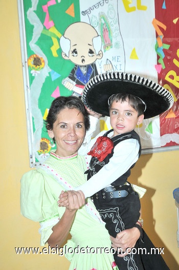17092010 Miss Estela Villa Franco y Annie Lara.