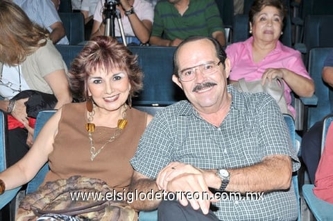 17092010 Rosa María Hernández de Herrera y Arturo Herrera.