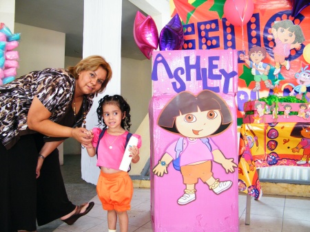 Con el show de Dora, Diego y Botas. Fotografía enviada por Ma. Del Consuelo Muñoz Pérez.