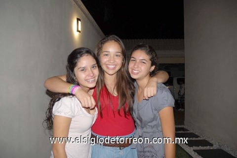 18092010 Disfrutan. Bertha, Sofía, Camila, Karla, Nayibe y Marifer.