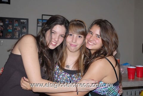 18092010 Fernanda Garza, Ana Sofía Echávarri y Luisa Pérez.