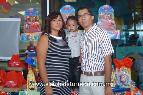 18092010 Jesús Michel Rodríguez el día de su cumpleaños acompañado de sus padres Wendy Martínez y Jesús Rodríguez.