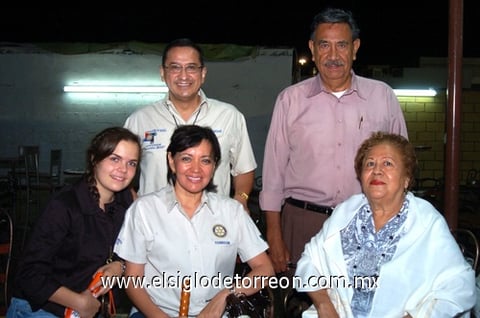 19092010 Cuquita de Martínez, Yolanda de Nares, Lara Buecker, Jesús Martínez y Jesús Nares.