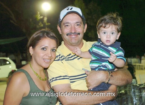 21092010 Brenda, Pedro y Nicolás Cantú.