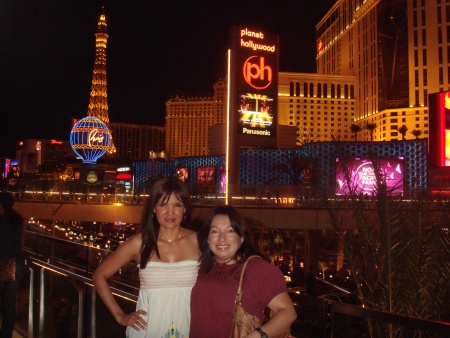 De vacaciones en Las Vegas festejando el día de la Independencia, 15 de Sep 2010. En la foto aparecen Susy Galindo y Tizitel Pérez. Fotografía enviada por Susy Galindo.