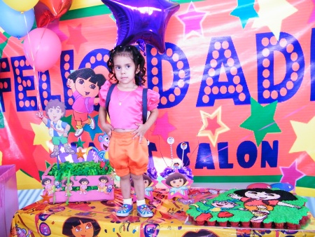 En la piñata. Fotografía enviada por Ma. Del Consuelo Muñoz Pérez.