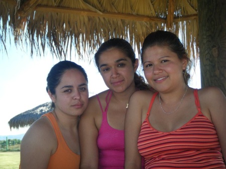 Yesi, Nere y Faby.