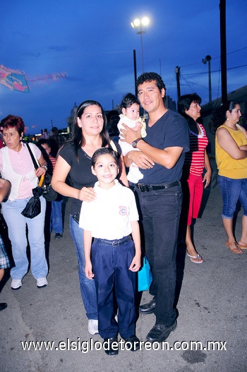 23092010 Héctor Montemayor, Adriana, Héctor y Diana.