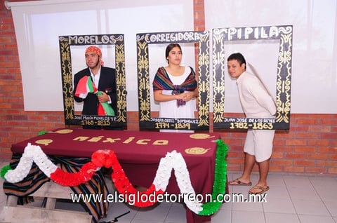 24092010 Jorge Armando Sánchez representó a José María Morelos y Pavón, Jacqueline Cano a Josefa Ortiz de Domínguez 'La Corregidora' y Luis Fernando López a Juan José de los Reyes Martínez Amaro 'El Pípila'.