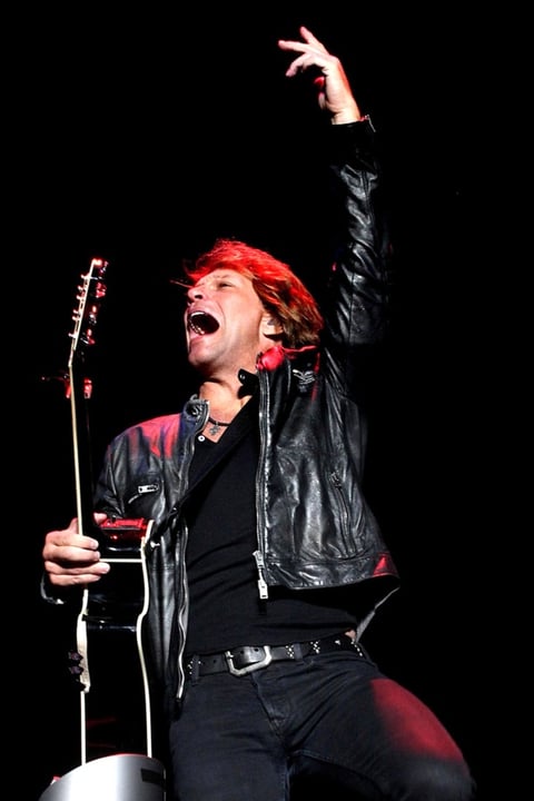 Con casi dos horas de concierto, Bon Jovi cerró su recital con los temas Wanted Dead or Alive, Livin' on a Prayer y Always, este último en agradecimiento a la gran noche de concierto en México.