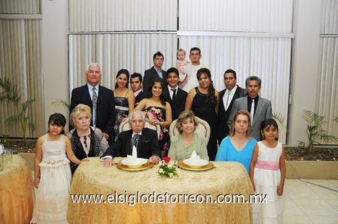 26092010 Sra. Juanita González de Villarreal y Sr. Roberto A. Villarreal Becerra en familia.