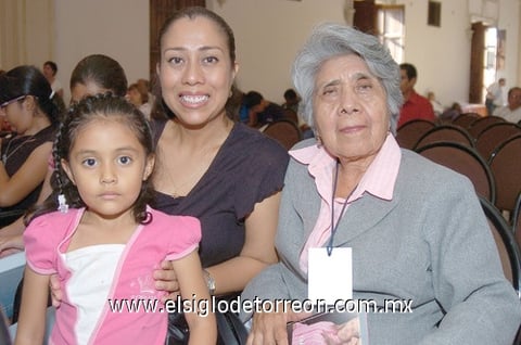 25092010 Silvia Rentería, Julieta Vázquez y Estrella Córdova.