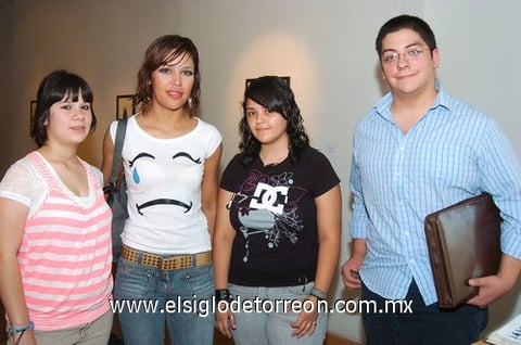 25092010 Sofía Fuentes, Adriana Campos, Cihuatl Villalpando y César Fuentes.  EL SIGLO DE TORREÓN/ JESÚS HERNÁNDEZ