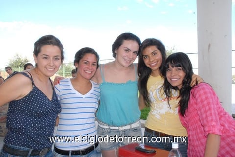 29092010 Alejandra Acosta, Nahir Sabag, Paola Alarcón, Denise Rodríguez y Larissa Guevara.