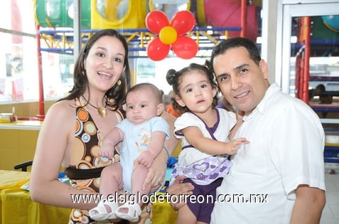30092010 Adriana, Rodrigo, Pedro y Vero.