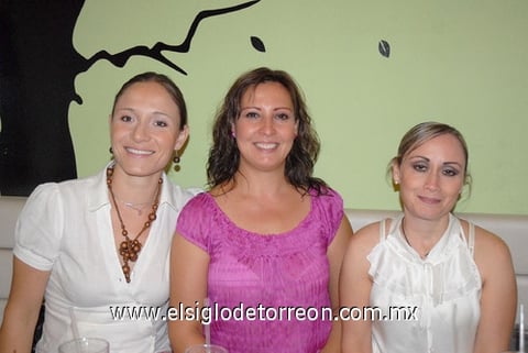 01102010 Rocío Vargas, Lucía Vargas y Karla Morales.