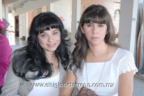 01102010 Malena de Zapata y Gaby Gutiérrez.