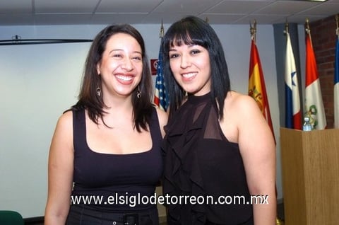 03102010 Tania Uribe y Monse Vásquez.