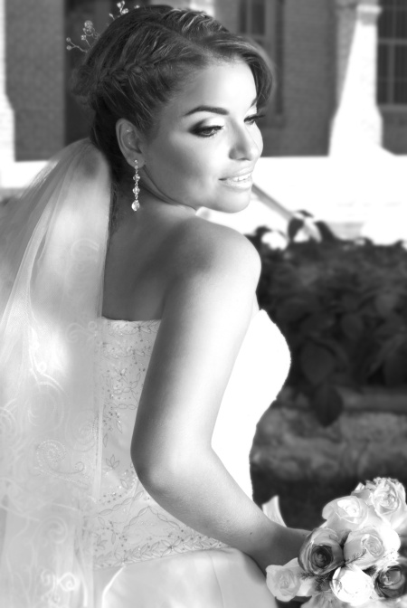 Srita. Lucía Georgina Parrilla Santacruz muy contenta por su unión con el Sr. Juan José Contreras Montoya.

Nancy López Fotografía