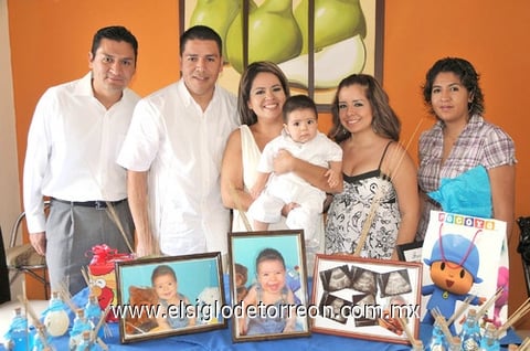 02102010 Alegre festejo recibió Rubén Antonio López Carrillo, donde lució acompañado de sus papás Rubén López y Pamela de López, así como de Cristina Carrillo, Monse Ríos y Luis Guevara.