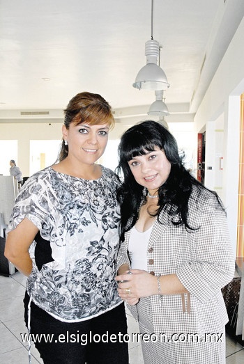 04102010 Lorena de Ávila y Malena González, presentes en reciente evento social.