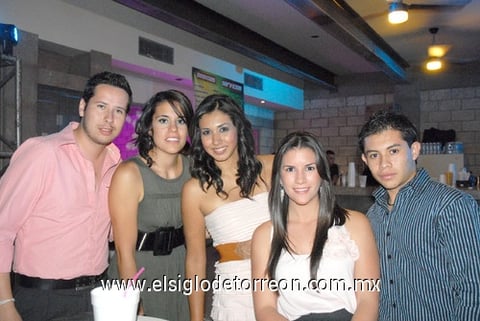 06102010 Entre amigos. Manuel Flores, Mercedes Torres, Deniss Kort, Mary Carmen Gurza y Roberto Pérez.