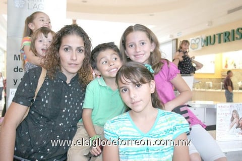 07102010 Bony de García, Chuma, Luisa y Sofía García.