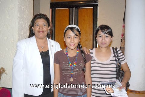 07102010 Allyn Landeros Puentes, Mely y Myrna Puentes.