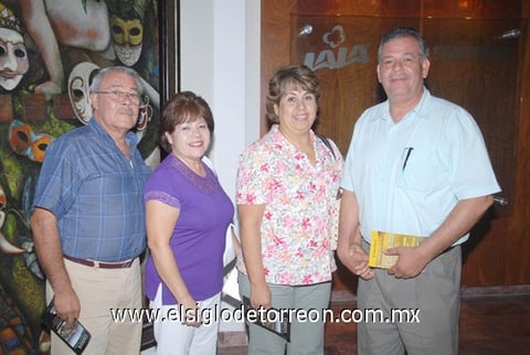 07102010 José y Emma, Vicky y Leopoldo. EL SIGLO DE TORREÓN/ FERNANDO COMPEÁN
