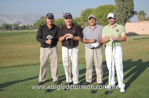 07102010 En el campo. José Ángel, Rogelio, Jorge y Eduardo. EL SIGLO DE TORREÓNN / YOLANDA ALONSO
